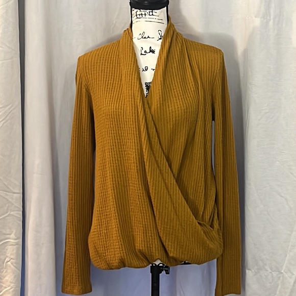 Anthro Akemi & Kin top - Picture 2 of 5